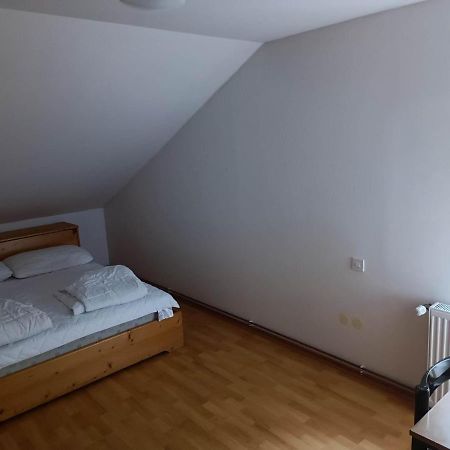 Auberge de jeunesse Valvasorjev Dom Pod Stolom à Zirovnica Extérieur photo