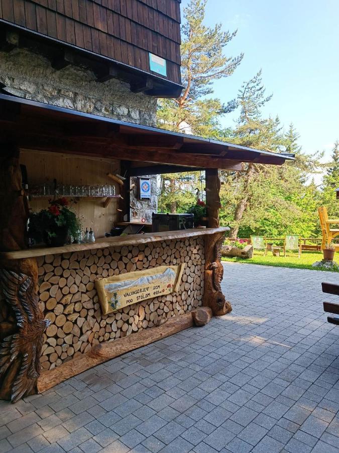 Auberge de jeunesse Valvasorjev Dom Pod Stolom à Zirovnica Extérieur photo