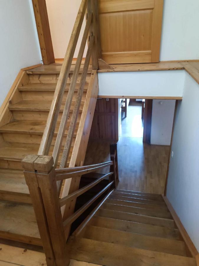 Auberge de jeunesse Valvasorjev Dom Pod Stolom à Zirovnica Extérieur photo