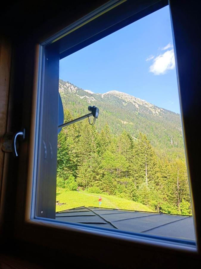 Auberge de jeunesse Valvasorjev Dom Pod Stolom à Zirovnica Extérieur photo